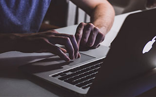 全国股票交流群:股票开户排名前十的券商-股价跃升A股第12！“创新药一哥”续创历史新高 这些“明星”大盘也频发力